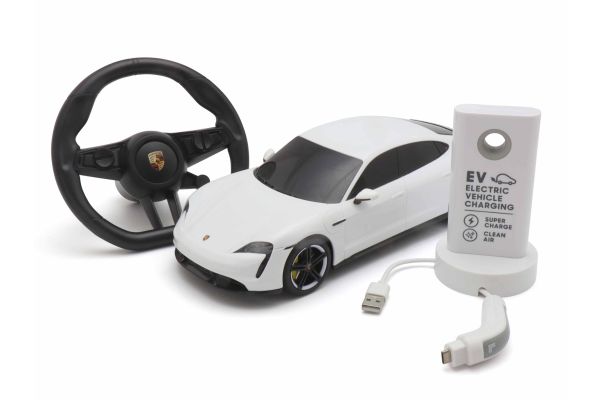 1/20 ポルシェ タイカン ターボS リアルドライブ ホワイト TK028